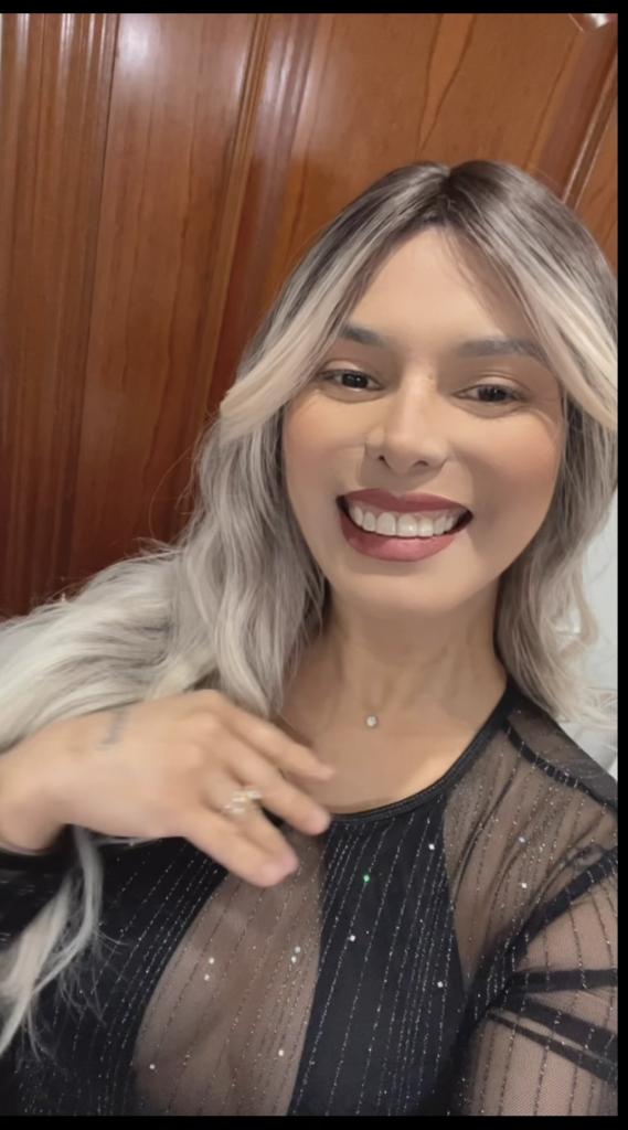 645290379: Chica busca chico en Pontevedra