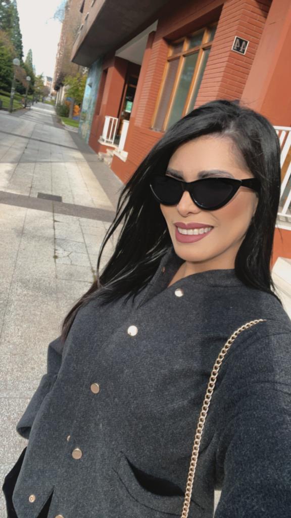 645290379: Chica busca chico en Pontevedra