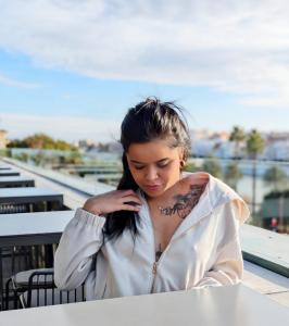 624373809: Chica busca chico en Sevilla