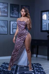 605768826: Chica busca chico en Ibiza