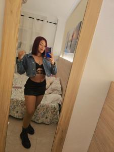 687658076: Chica busca chico en Sevilla
