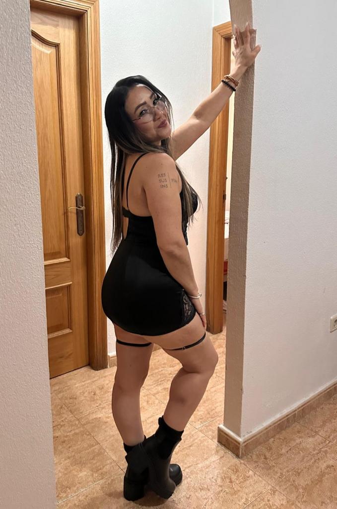 Chica busca chico en Alicante: Chica busca chico