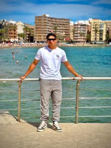 Chico busca chica en Alicante: 