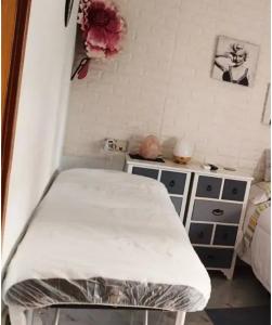 664055953: Chica busca chico en Alicante