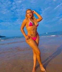 627657332: Chica busca chico en Almería