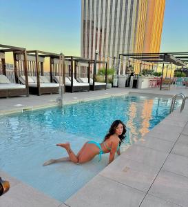 616330298: Chica busca chico en Madrid