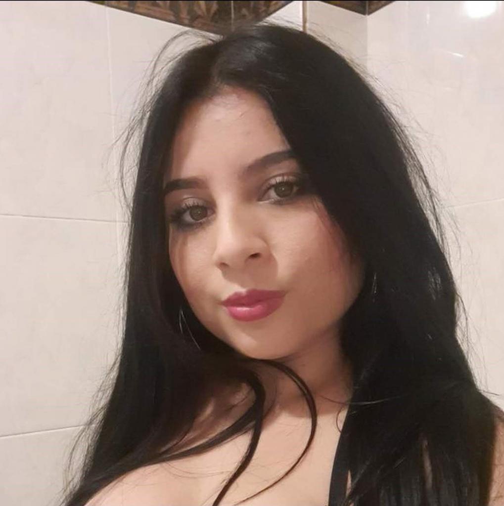 631261784: Chica busca chico en Barcelona