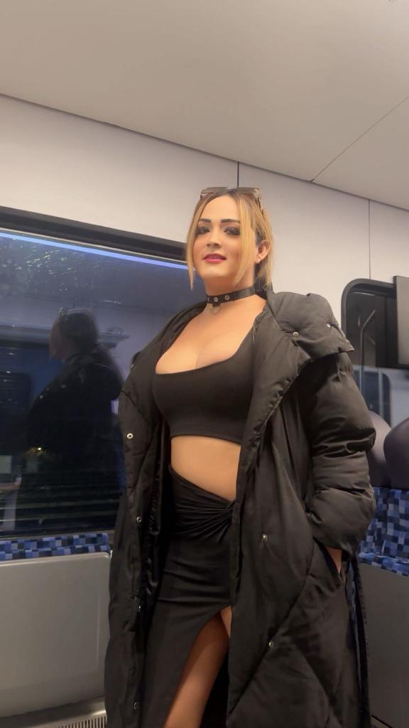 663487033: Transexual en Barcelona