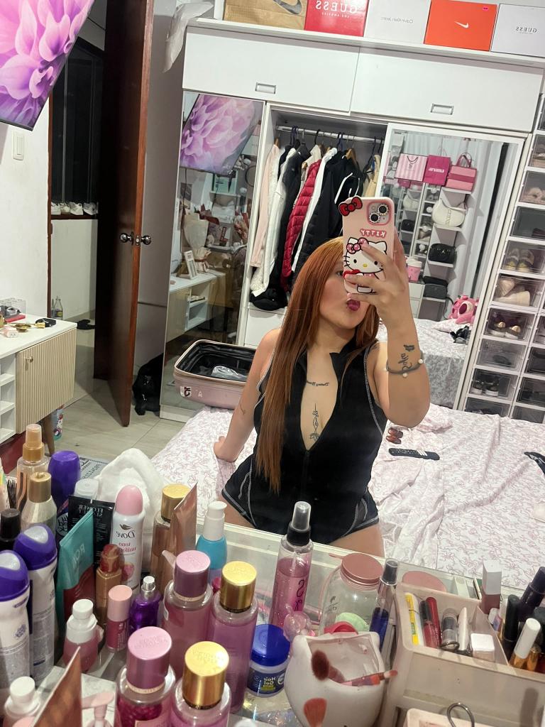 677831062: Chica busca chico en Barcelona
