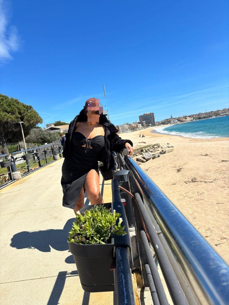 693023163: Chica busca chico en Gerona