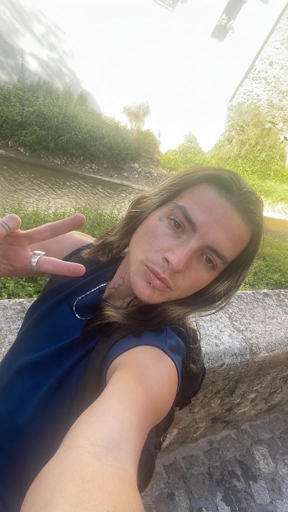 610674956: Chico busca chica en Barcelona