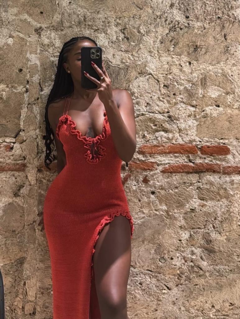 674982140: Chica busca chico en Valencia