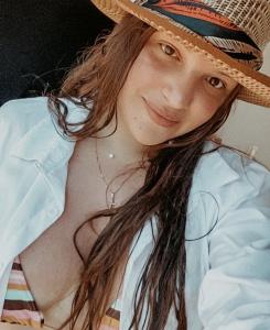 613926137: Chica busca chico en Barcelona