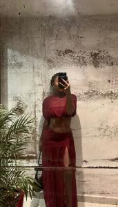 674982138: Chica busca chico en Valencia