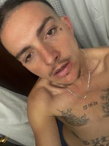610674956: Chico busca chica en Barcelona
