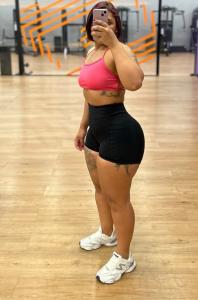672764769: Chica busca chico en Gerona