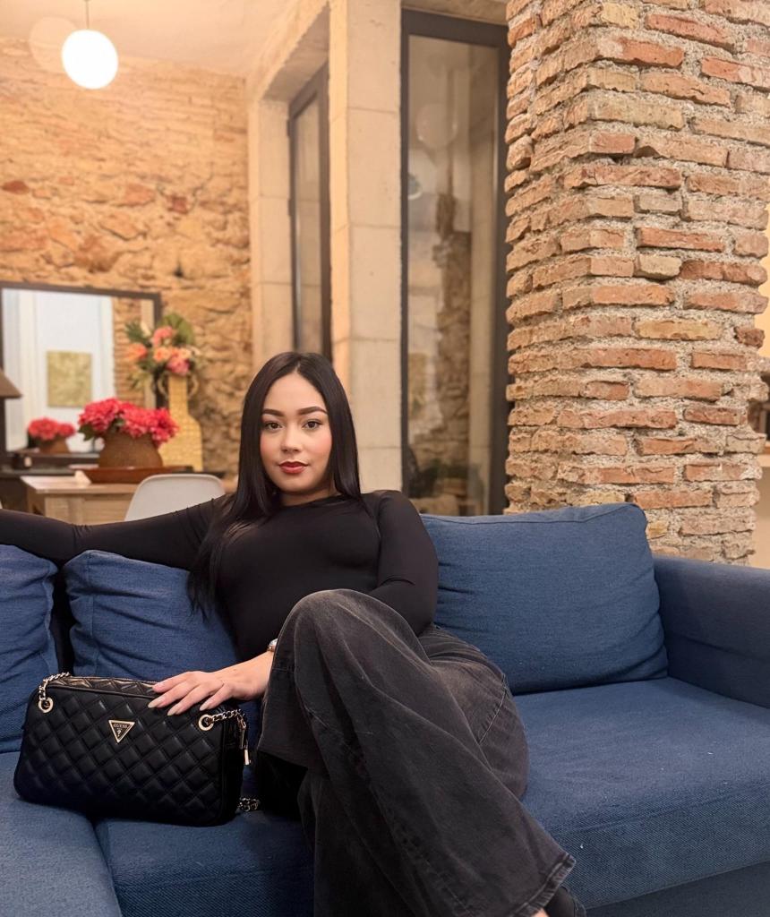 672544168: Chica busca chico en Ibiza