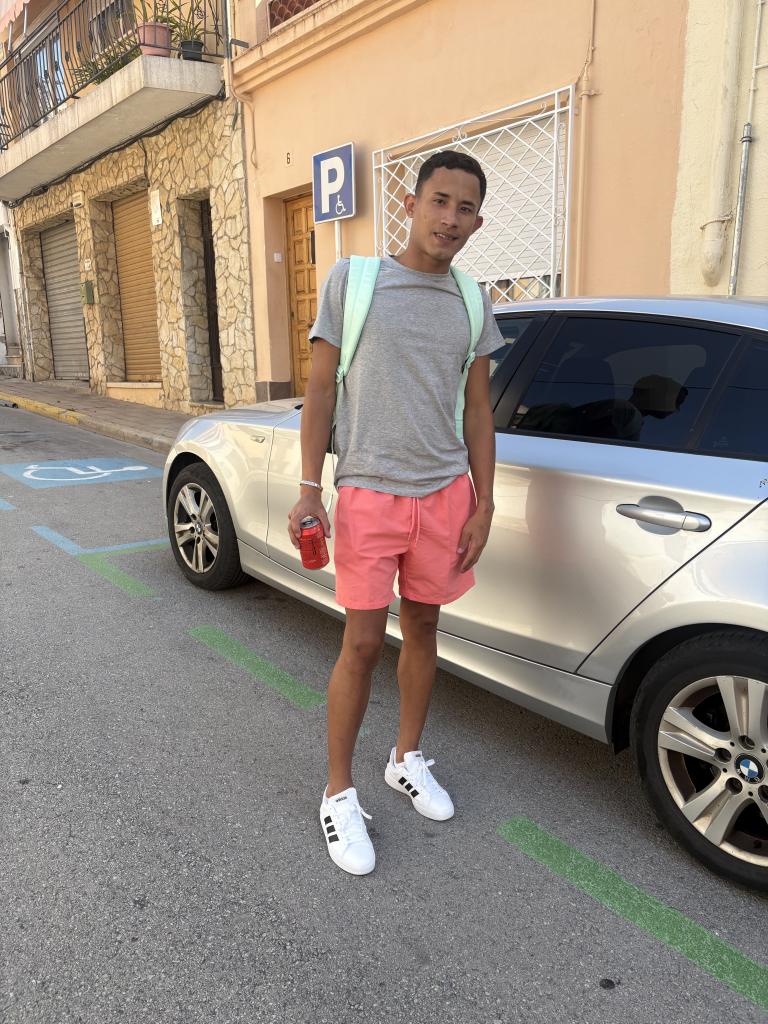 612232735: Chico busca chica en Barcelona