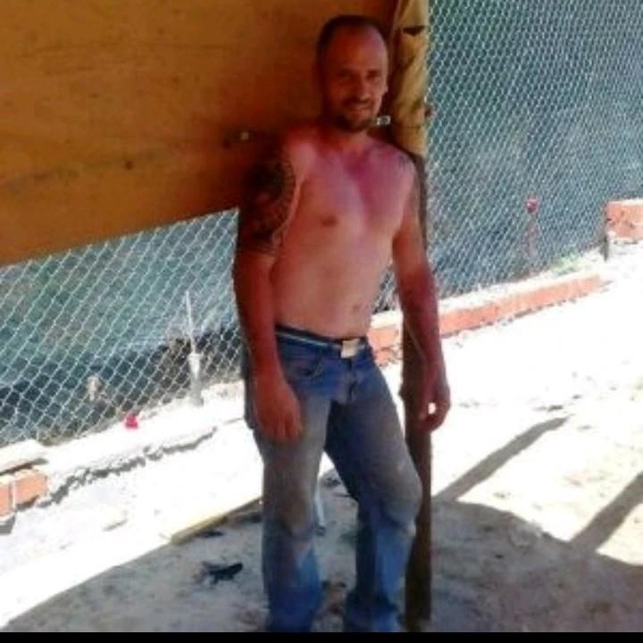 684035666: Chico busca chica en Sevilla
