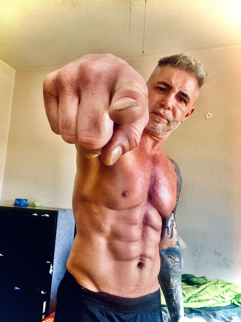 744456349: Chico busca chica en Valencia