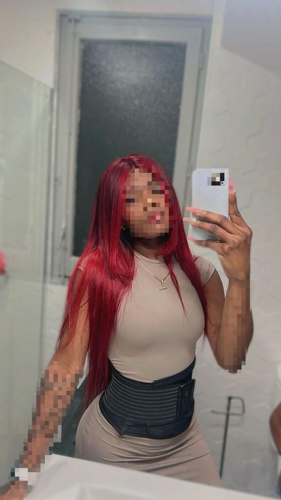 643210627: Chica busca chico en Sevilla