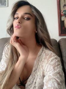 604313043: Chica busca chico en Navarra