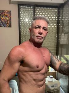 744456349: Chico busca chica en Valencia