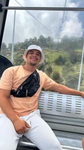 695864708: Chico busca chica en Madrid