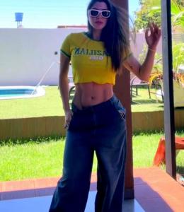 631109557: Chica busca chico en Ibiza