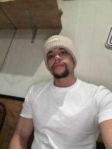 695864708: Chico busca chica en Madrid