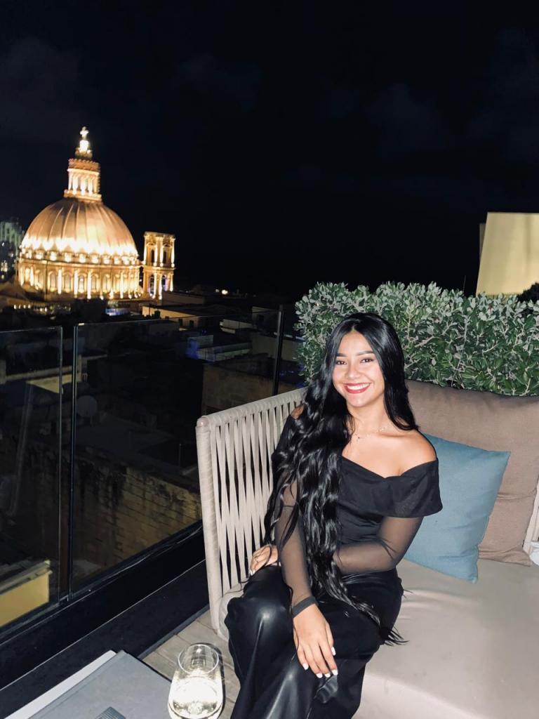 Chica busca chico en Ibiza: 