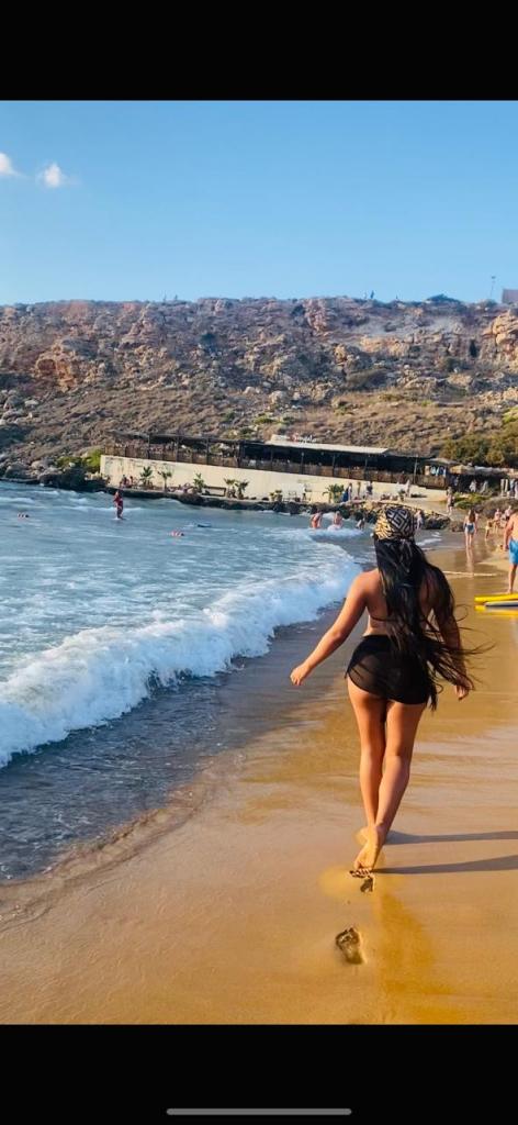 Chica busca chico en Ibiza: 