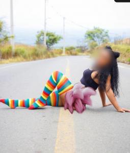 631398935: Chica busca chico en Barcelona