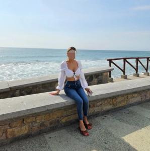 674938237: Chica busca chico en Madrid