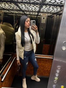 634324369: Chica busca chico en Barcelona