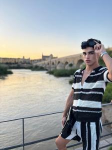 631702017: Chico busca chica en Sevilla