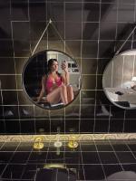 671832648: Chica busca chico en Barcelona