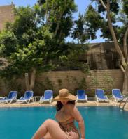 604257939: Chica busca chico en Gerona