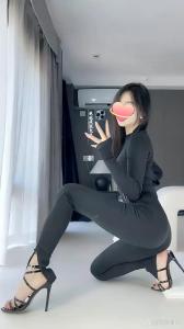 673989577: Chica busca chico en Barcelona