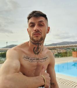 613218116: Chico busca chica en Sevilla