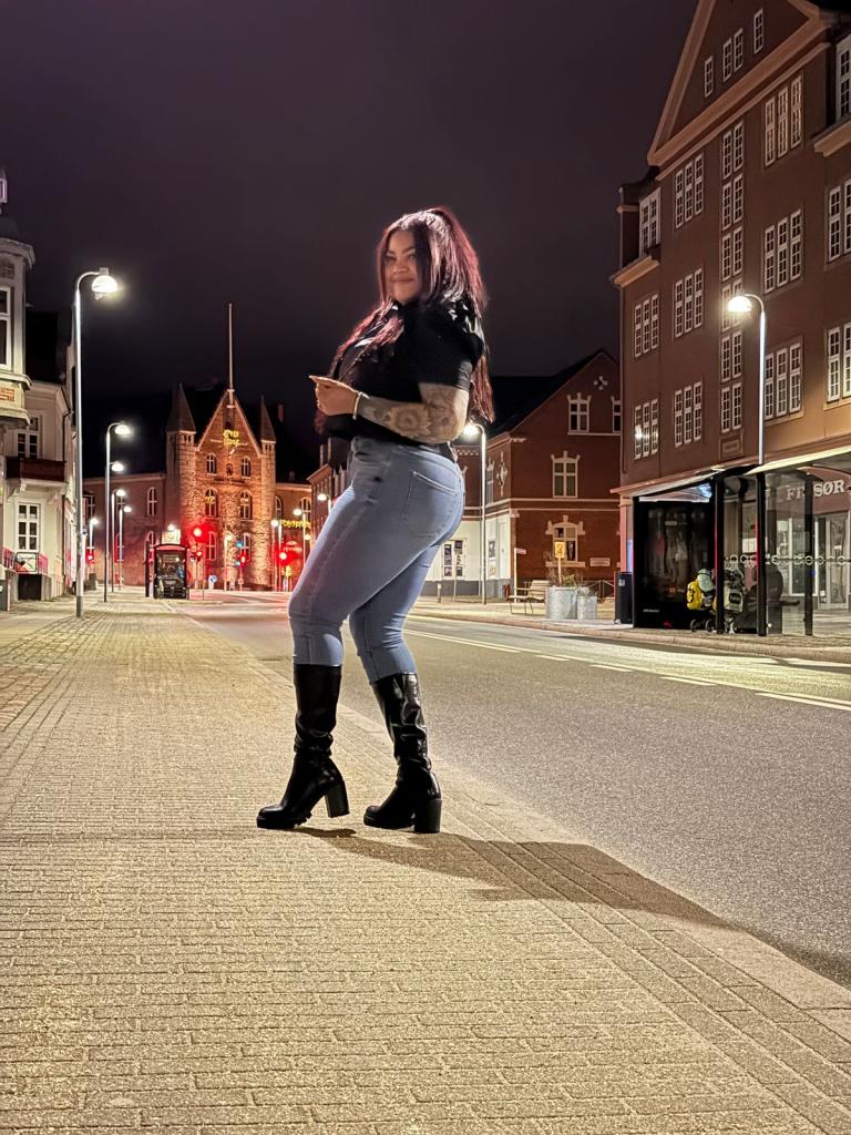 Chica busca chico en Granada: 