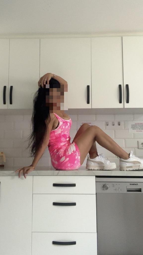 613408637: Chica busca chico en La Coruña