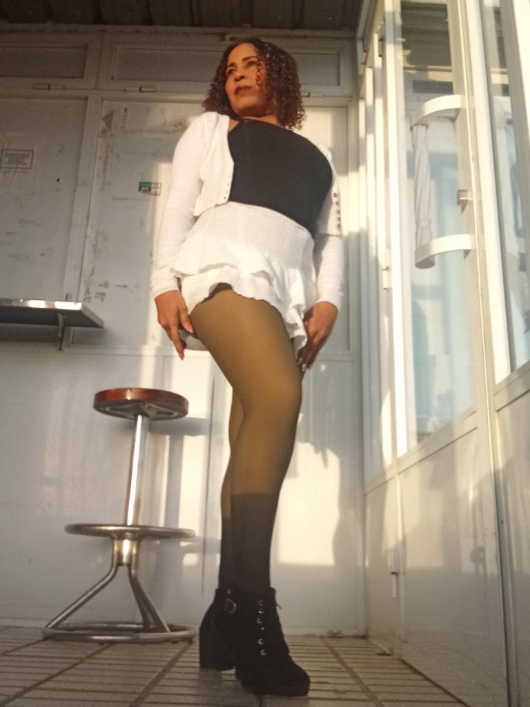 647233578: Chica busca chico en León