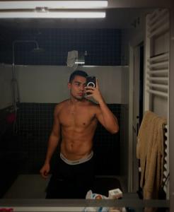 645368094: Chico busca chica en Pontevedra