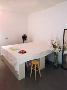 613688573: Chica busca chico en Mallorca