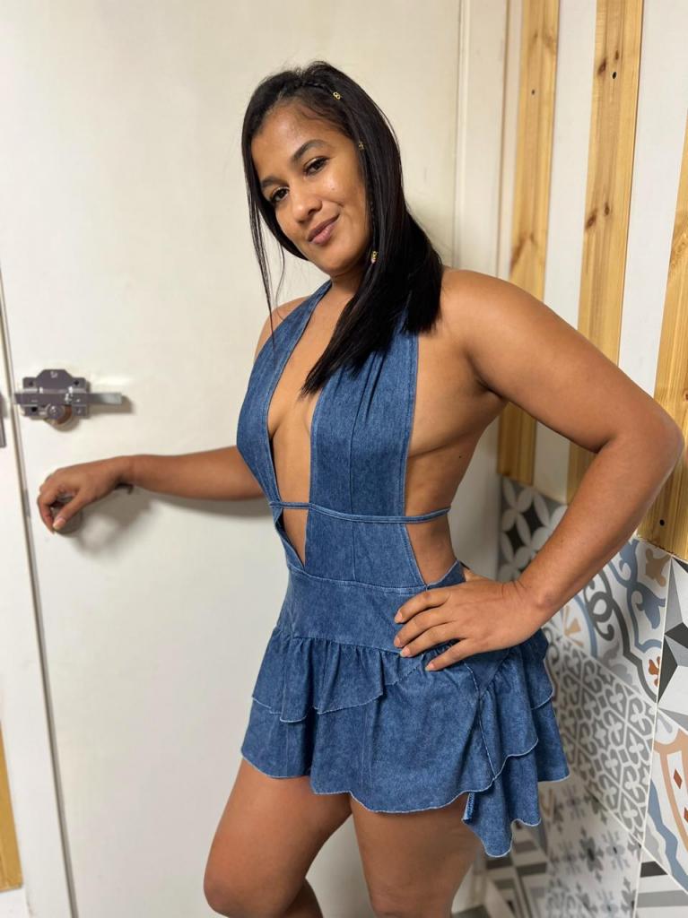 633576880: Chica busca chico en Barcelona
