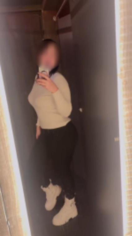 631375143: Chica busca chico en Gerona