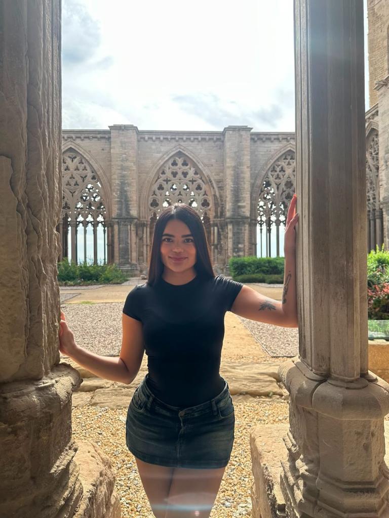 743037659: Chica busca chico en Lérida