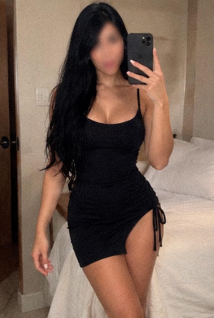 693824484: Chica busca chico en León