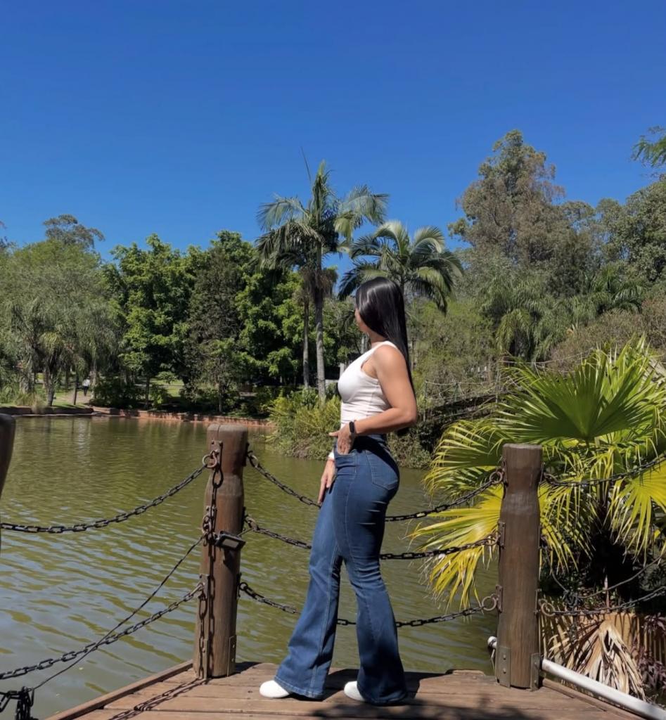 743049207: Chica busca chico en Pontevedra